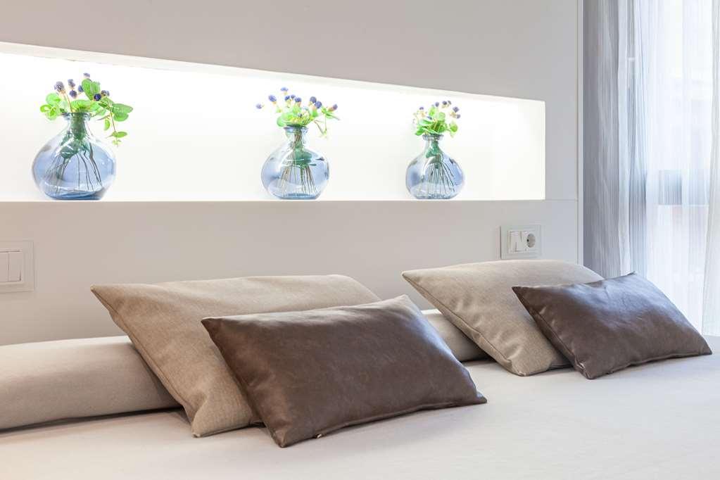 Five Senses And Hotel Grenade